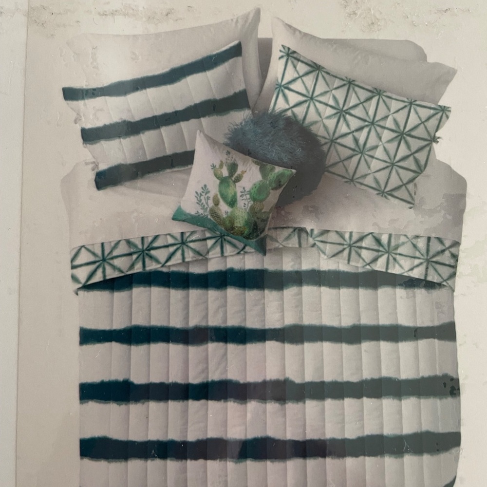 NWT REVERSIBLE Quilt ShamTWIN XL TEAL and WHITE